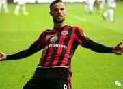 开云体育在线-沙尔克04力克法兰克福，喜迎胜利走势