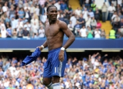 开云APP-赛道与球场的双重奏，弗拉霍维奇在F1揭幕战之夜的制胜光芒