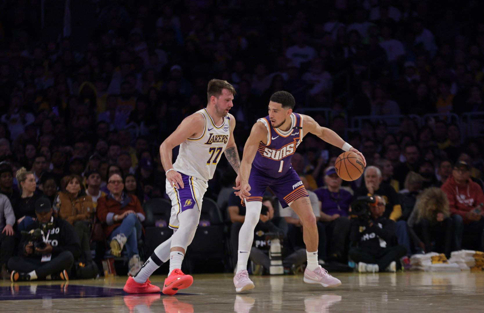 关于湖人B队鏖战爵士，艾顿关键制胜的信息