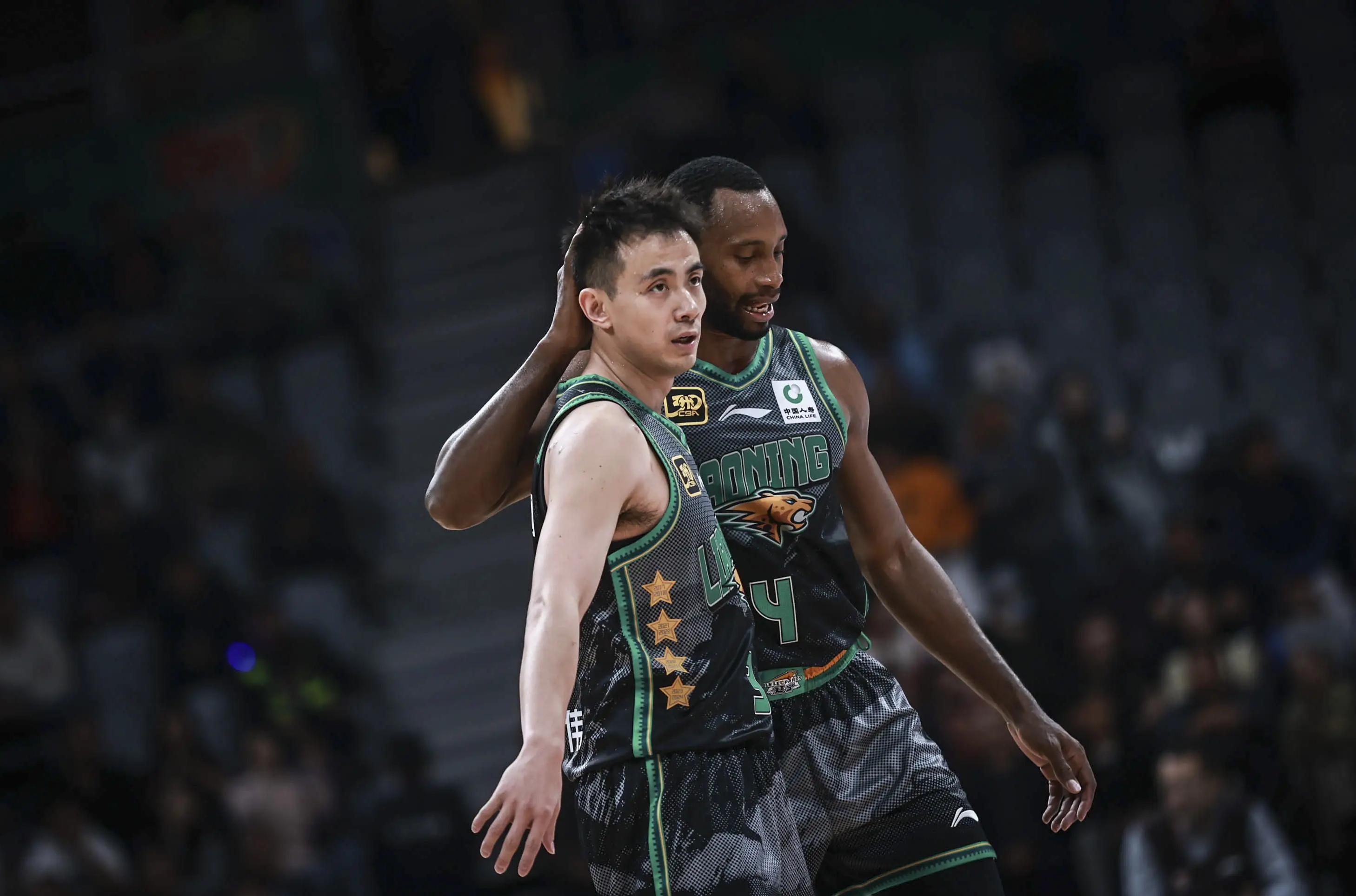 76人鏖战南韩男篮，萨姆·米切尔统治全场的简单介绍