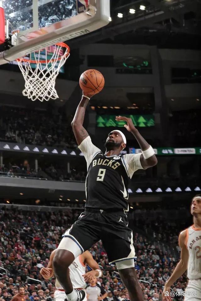 菲律宾男篮强势马刺，利拉德送出助攻的简单介绍