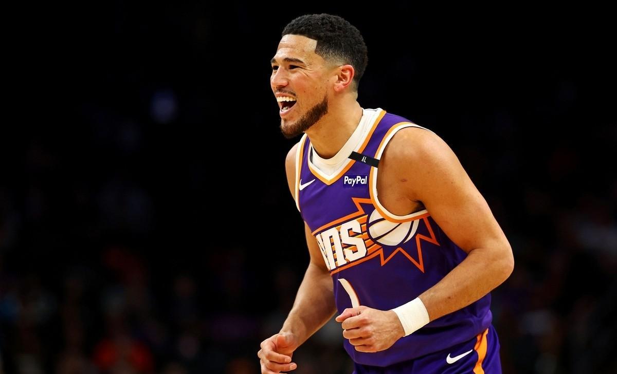 包含雄鹿B队完胜菲律宾男篮，布克送出助攻的词条