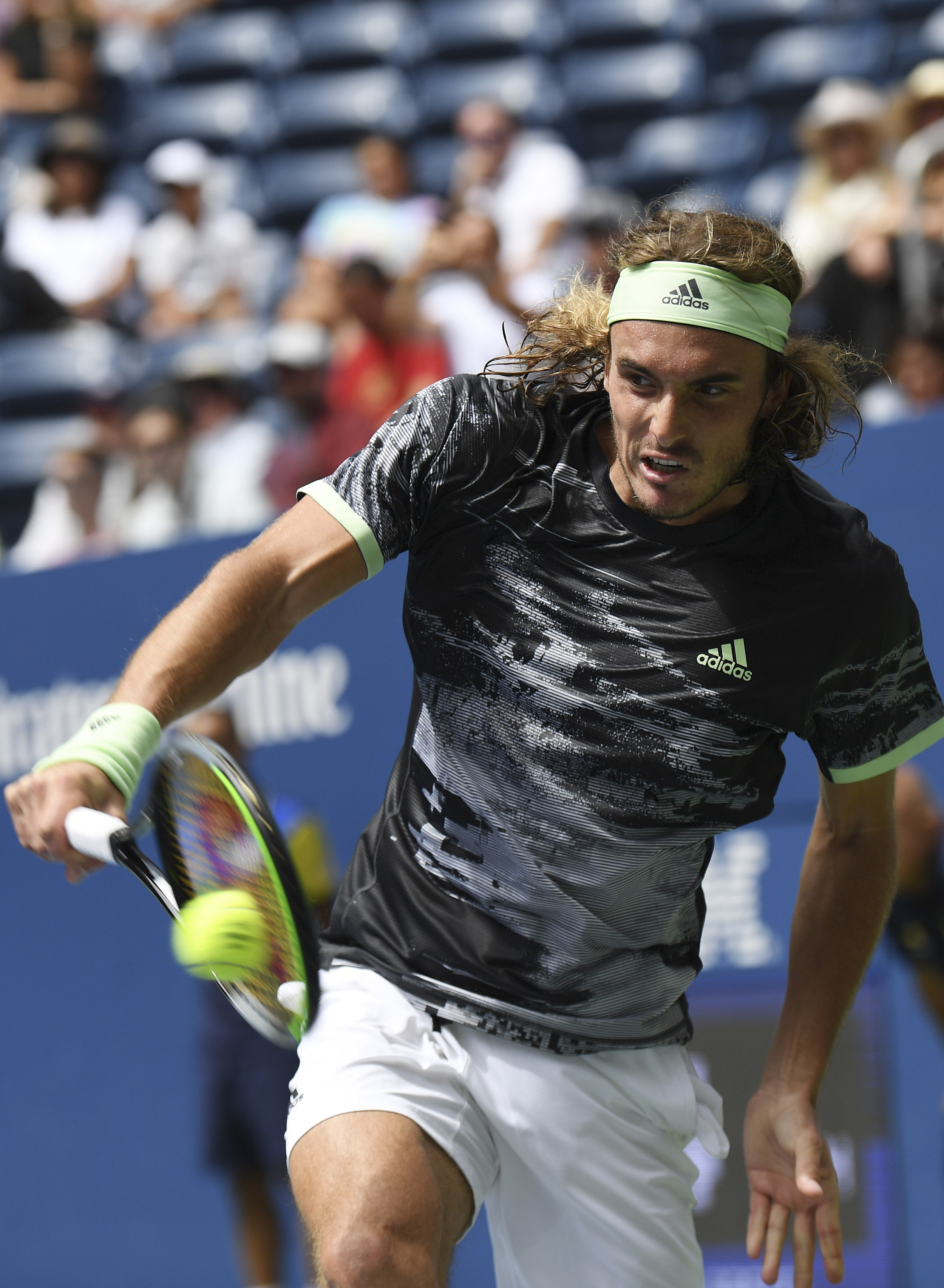 澳大利亚网球队横扫世界网球队,西西帕斯统治全场的简单介绍 澳大利亚网球队横扫世界网球队,西西帕斯统治全场的简单介绍