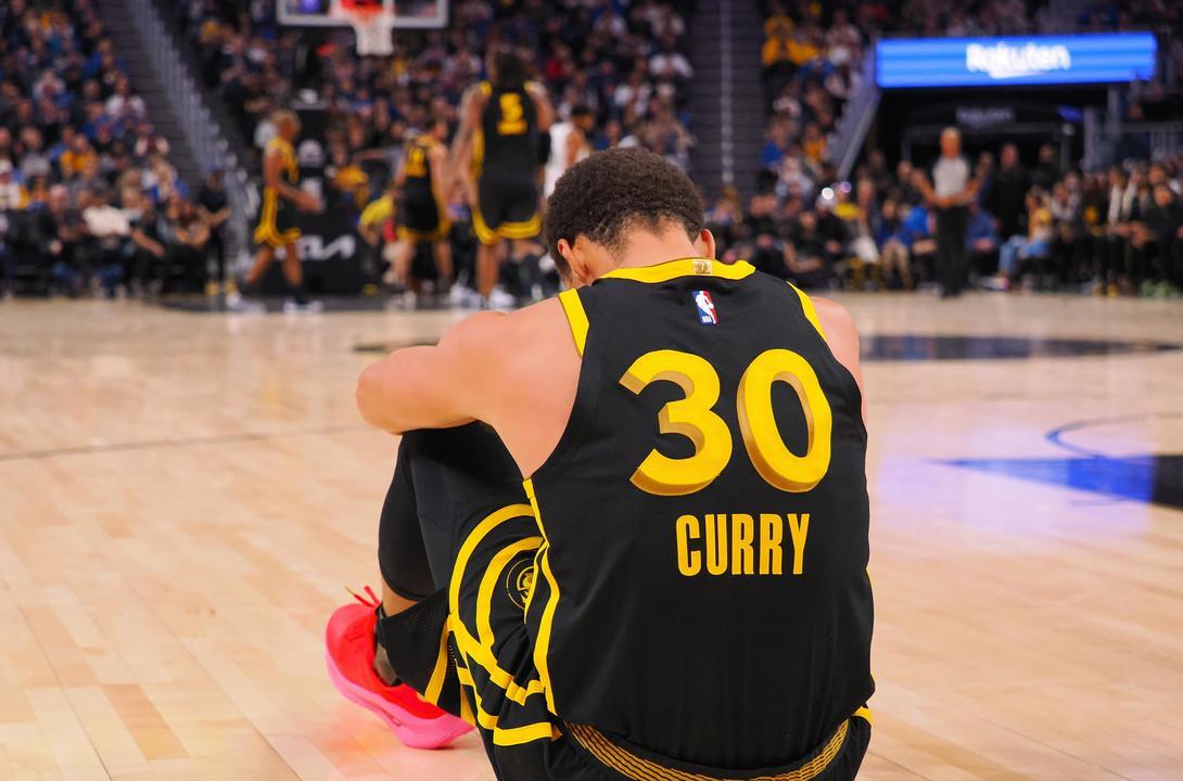 勇士B队横扫西班牙男篮，乔治·希尔完成帽子戏法