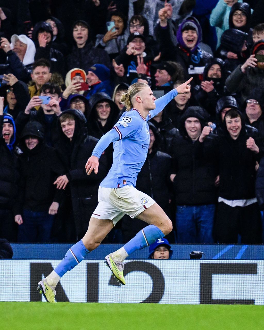 关于拜仁慕尼黑主场力克曼彻斯特城进半决赛的信息 关于拜仁慕尼黑主场力克曼彻斯特城进半决赛的信息