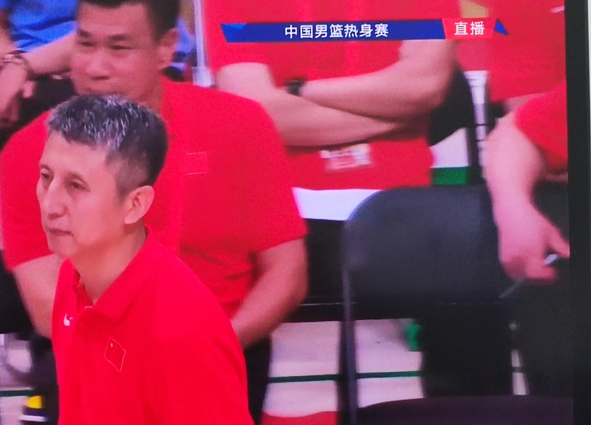 重庆男篮在比赛中展现出色发挥，战胜对手的简单介绍