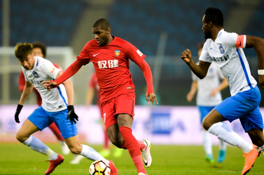 泰达主场大胜富力，串连胜出