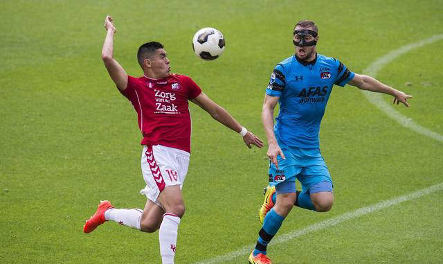 包含阿贾克斯主场大胜，球队士气高涨的词条