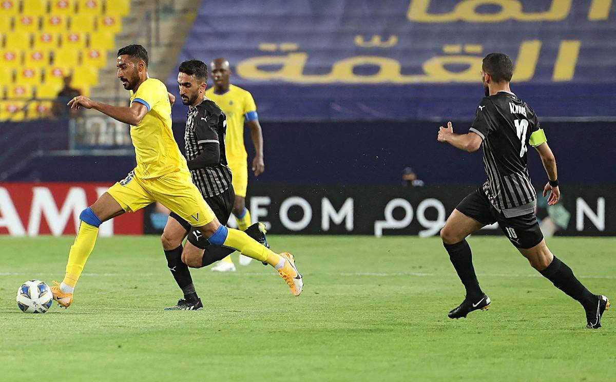 包含阿贾克斯主场大胜，球队士气高涨的词条