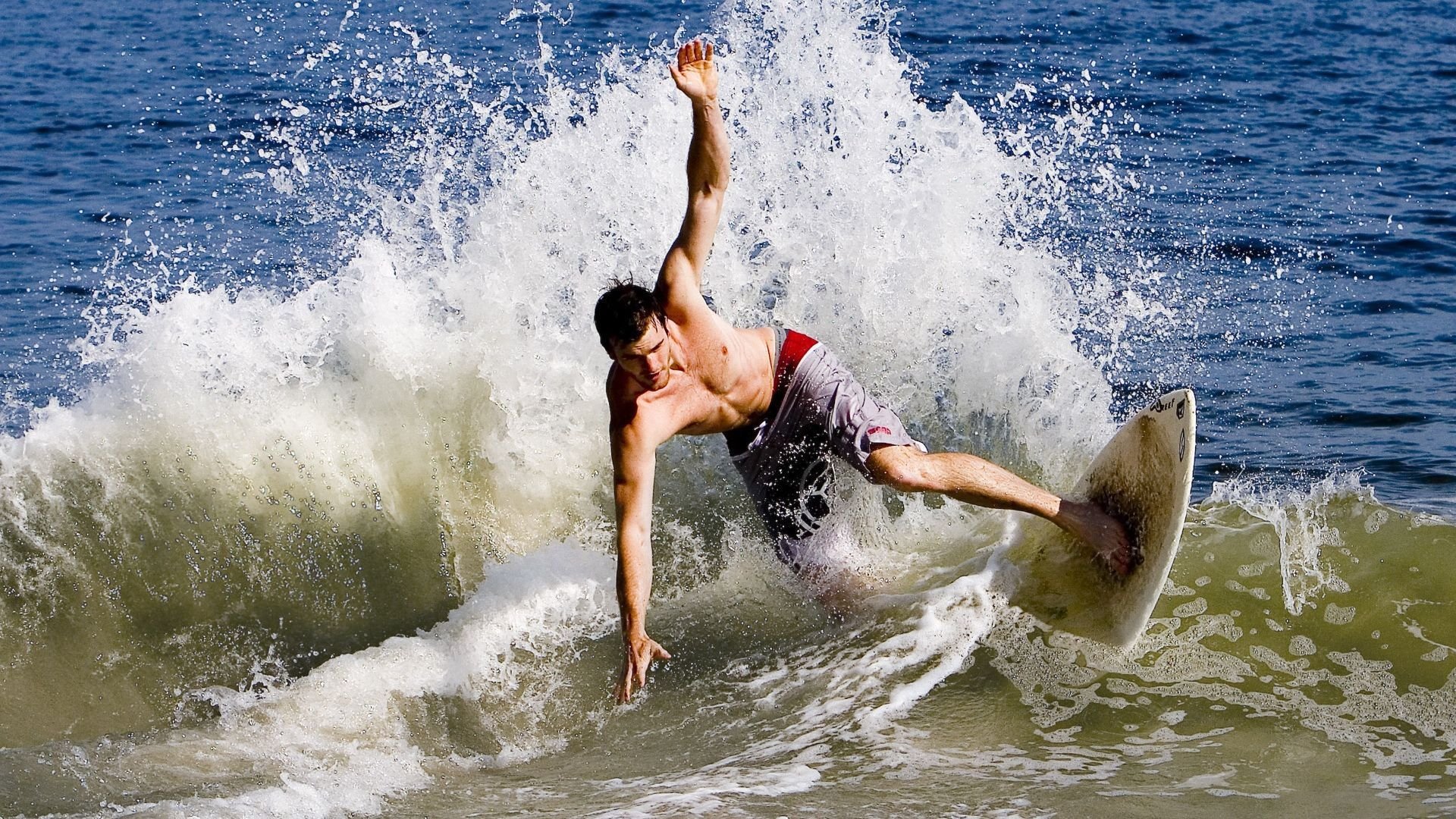 文班亚马的夜行神迹，F1街道赛之夜，他用连续得分拉开时代的差距