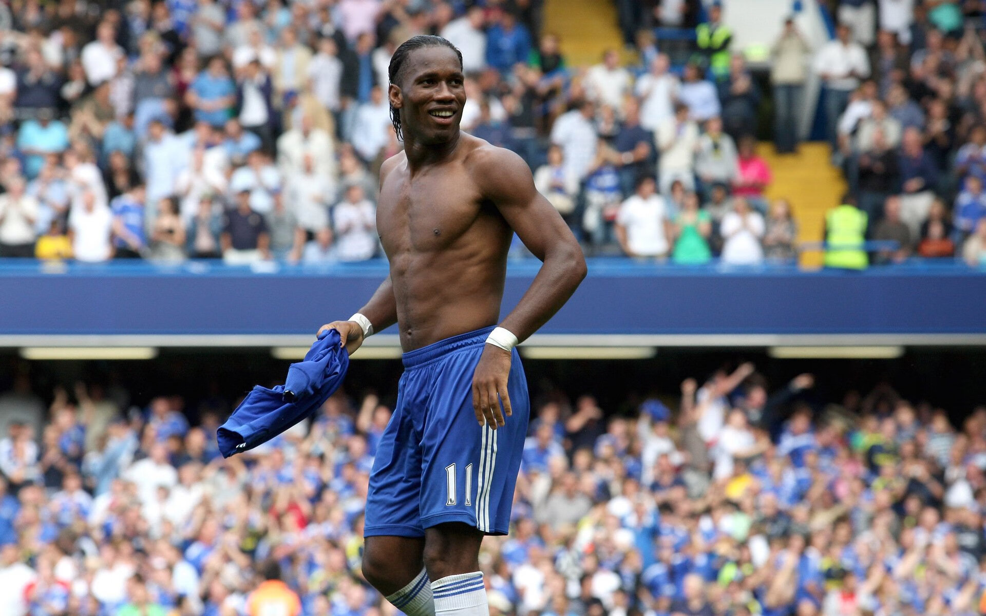 赛道与球场的双重奏，弗拉霍维奇在F1揭幕战之夜的制胜光芒