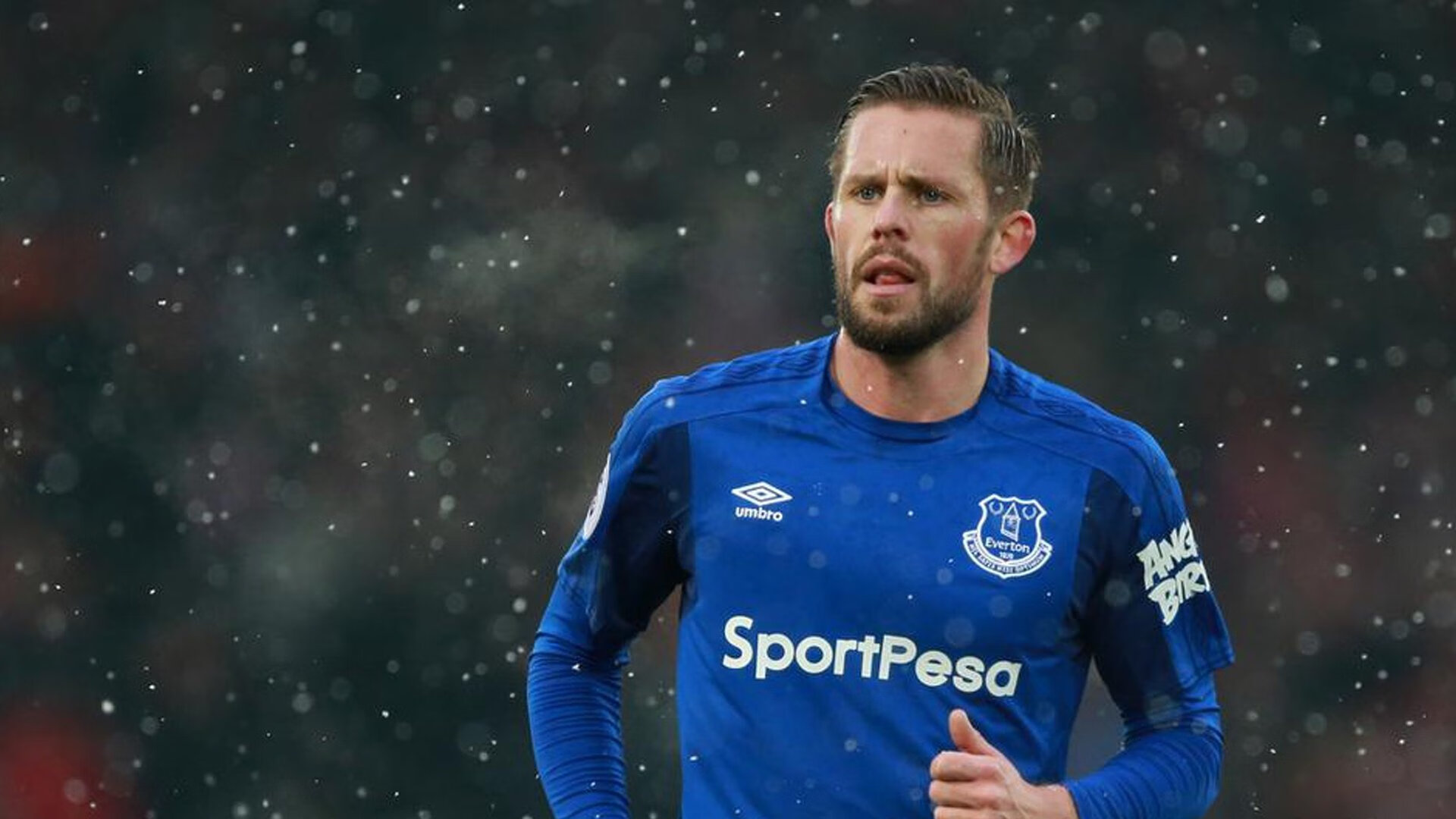 北欧寒夜蓝黑军团破冰，法比尼奥魔幻弧线惊艳欧洲