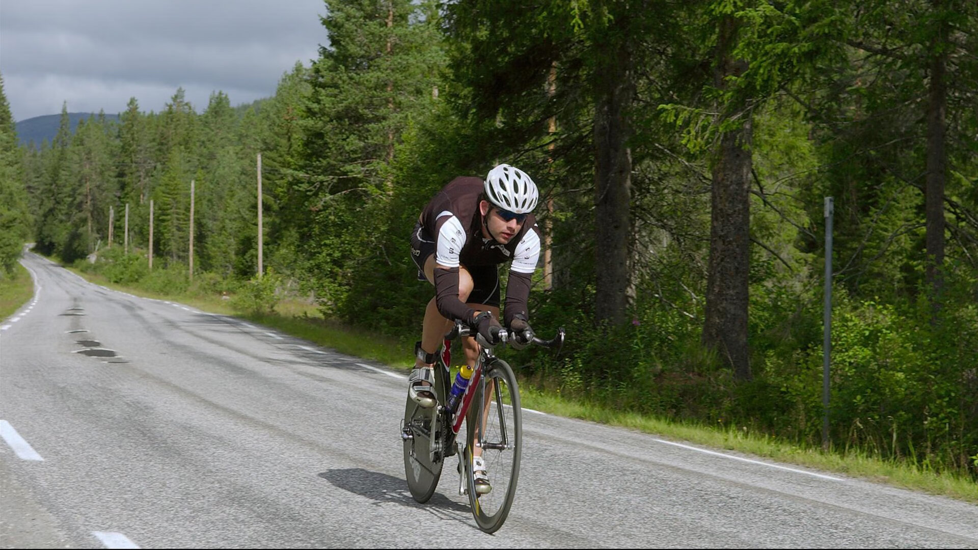 雷霆完胜雄鹿，周琦状态火热，一场跨越东西部的篮球对话